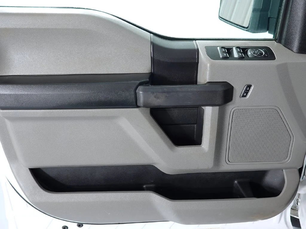 Used 2018 White Ford XL image 10