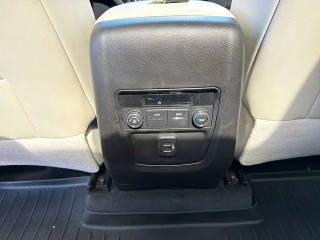 Used 2023 Summit White Buick Essence image 36