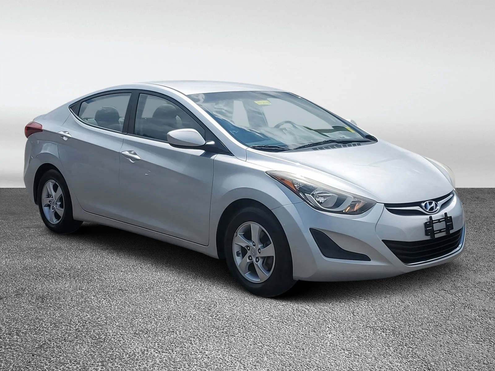 Used 2014 Radiant Silver Hyundai SE image 1