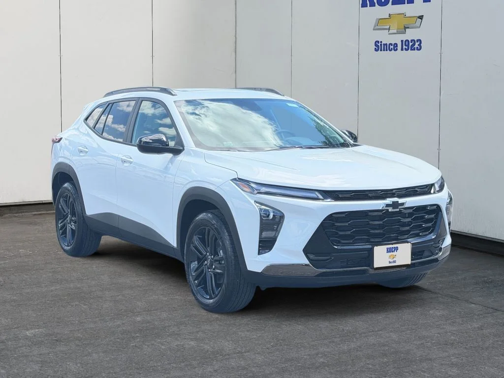 New 2026 Summit White Chevrolet ACTIV image 7