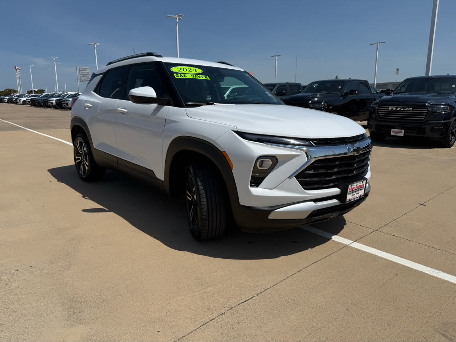 Used 2024 Summit White Chevrolet LT image 4
