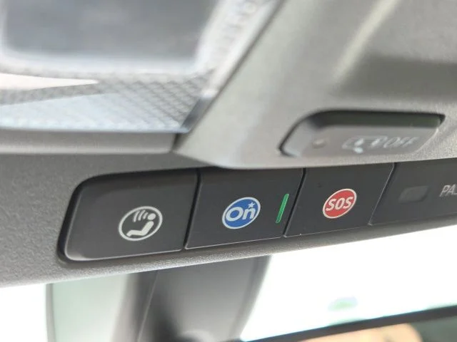 Used 2022 White GMC Elevation image 37