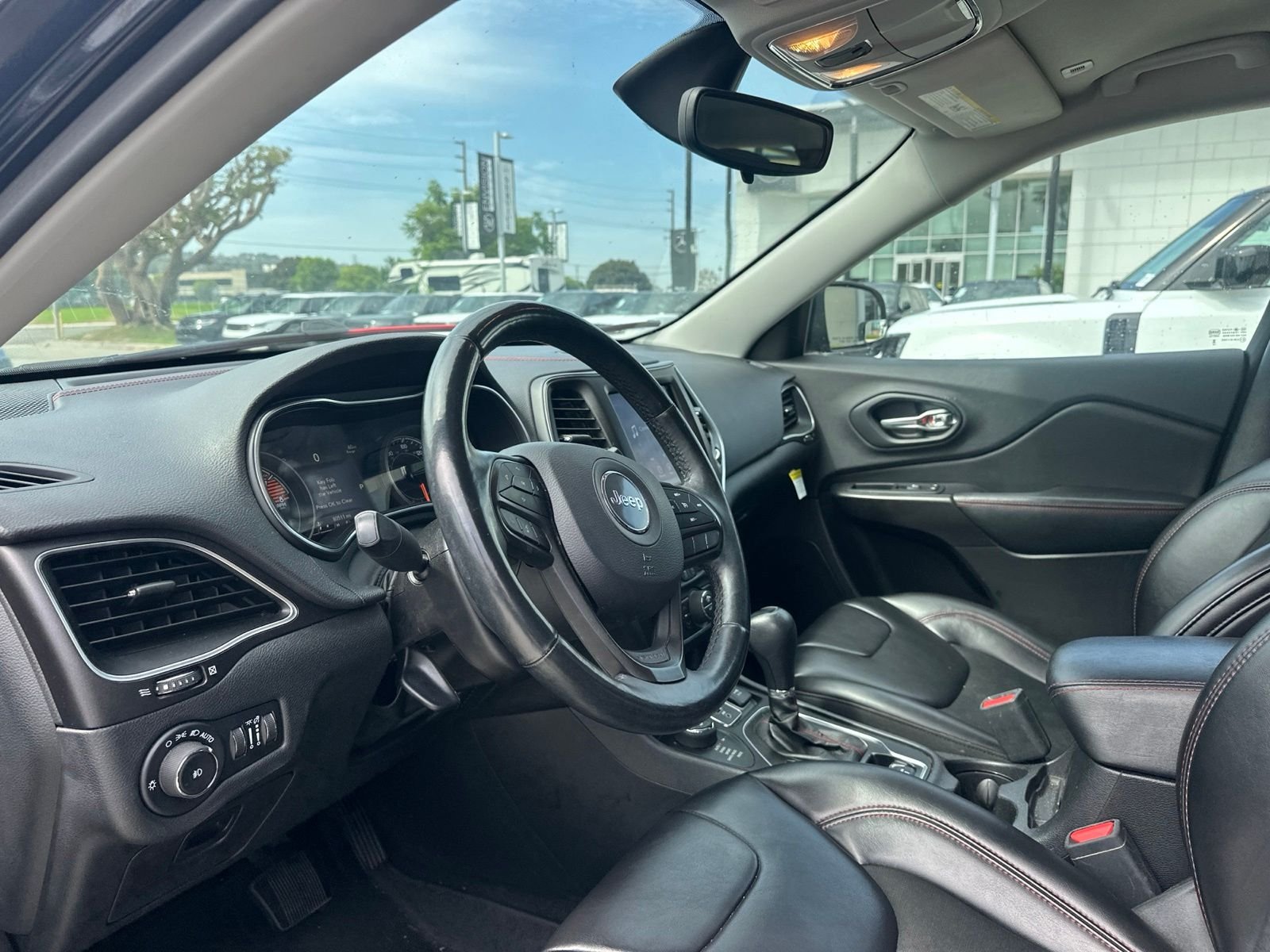 Used 2019 Diamond Black Crystal Pearlcoat Jeep Trailhawk image 23