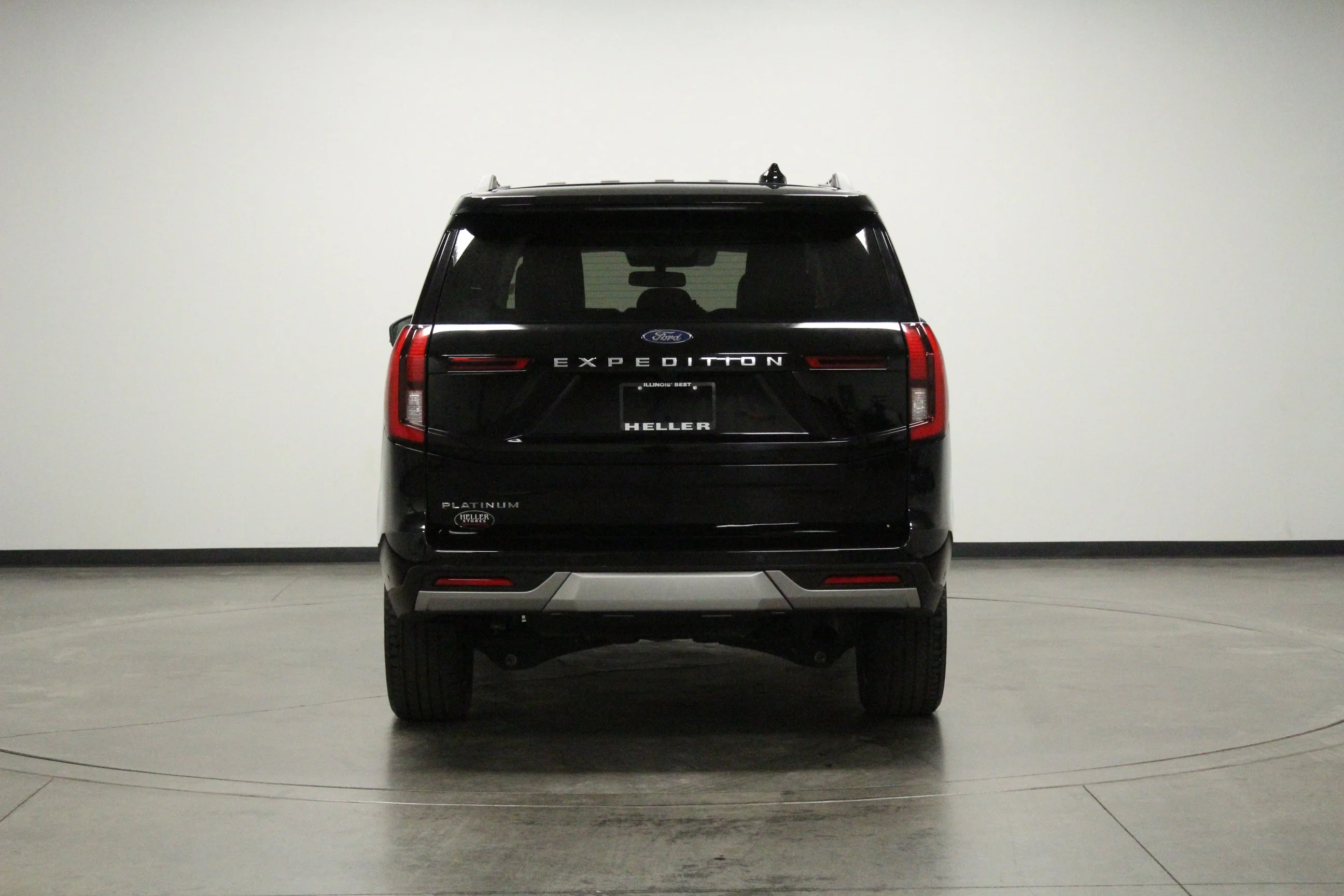 Used 2025 Black Metallic Ford Platinum image 7