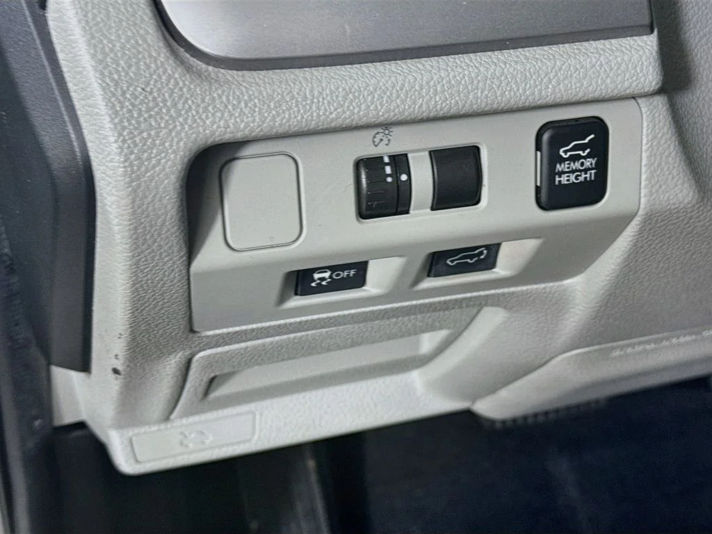 Used 2015 White Subaru 2.5i Touring image 10