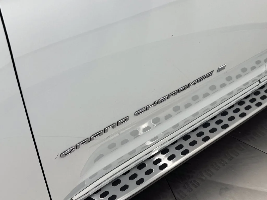 Used 2023 Bright White Clearcoat Jeep Summit image 9