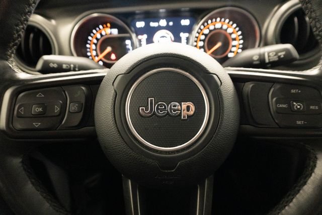 Used 2022 Silver Jeep Willys image 9