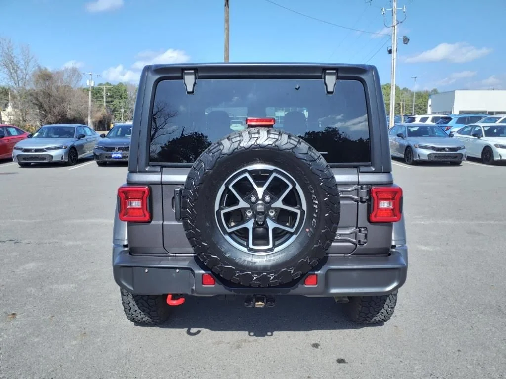 Used 2024 Granite Crystal Clearcoat Metallic Jeep Rubicon image 4