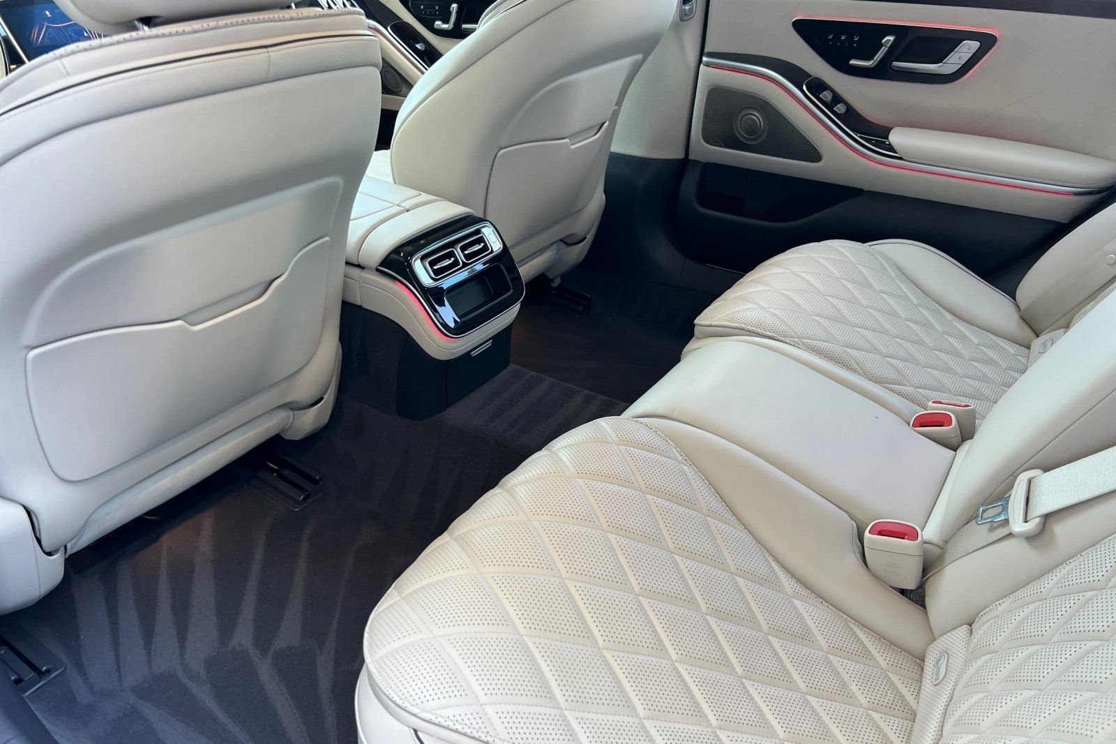 Used 2022  Mercedes-Benz S 580 image 4