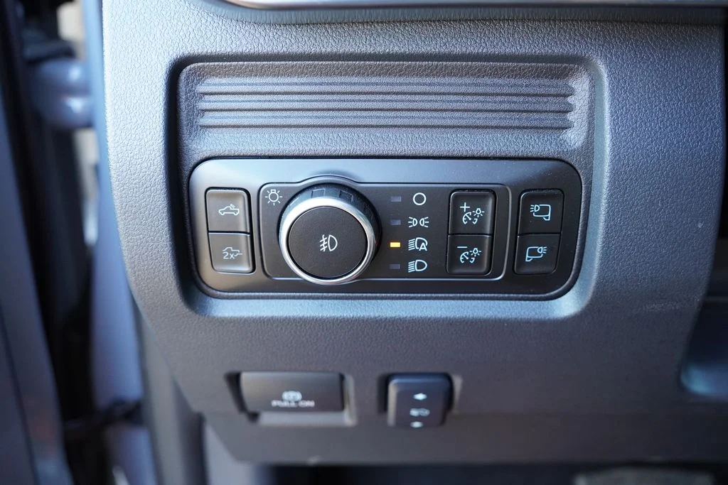 Used 2025 Gray Ford Lariat image 26