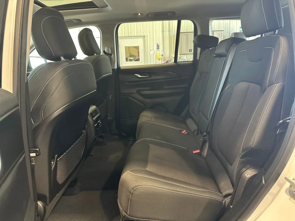 Used 2023 White Jeep Laredo image 28