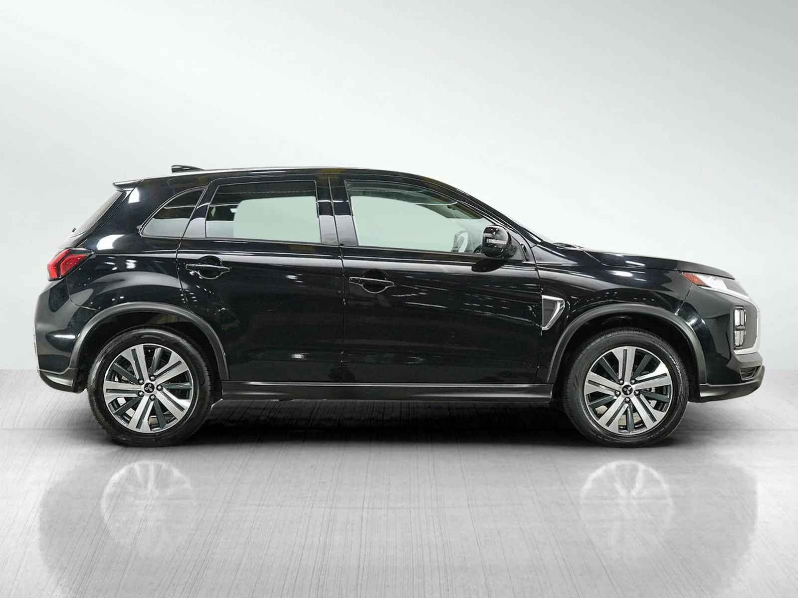 Used 2024 Black Mitsubishi SE image 6