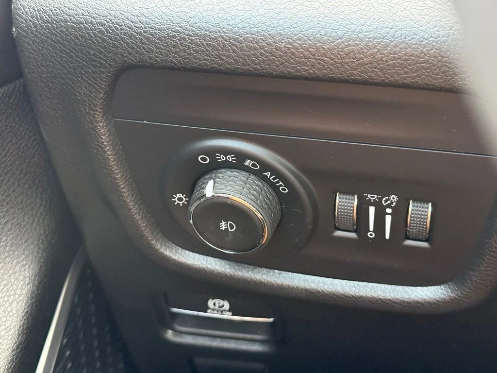 Used 2023 Gray Jeep Limited image 21