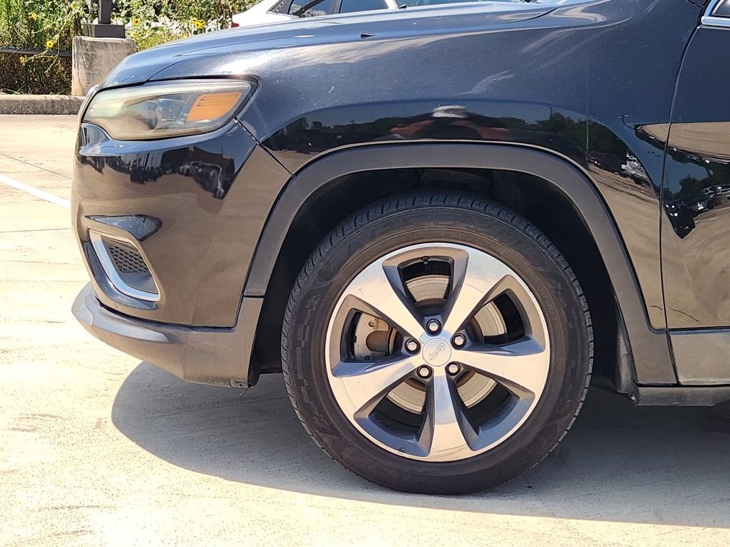 Used 2019 Diamond Black Crystal Pearlcoat Jeep Limited image 10