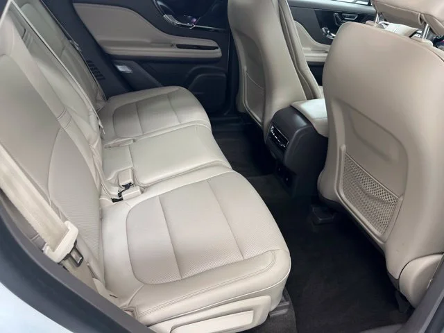 Used 2023 White Lincoln Standard image 23