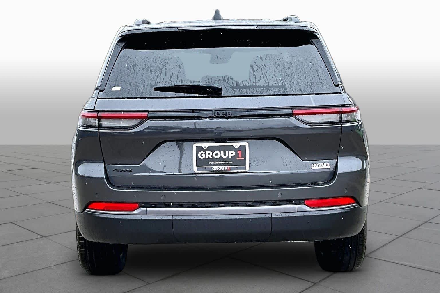 New 2026 Baltic Gray Metallic Clear-Coat Exterior Paint Jeep Limited image 5