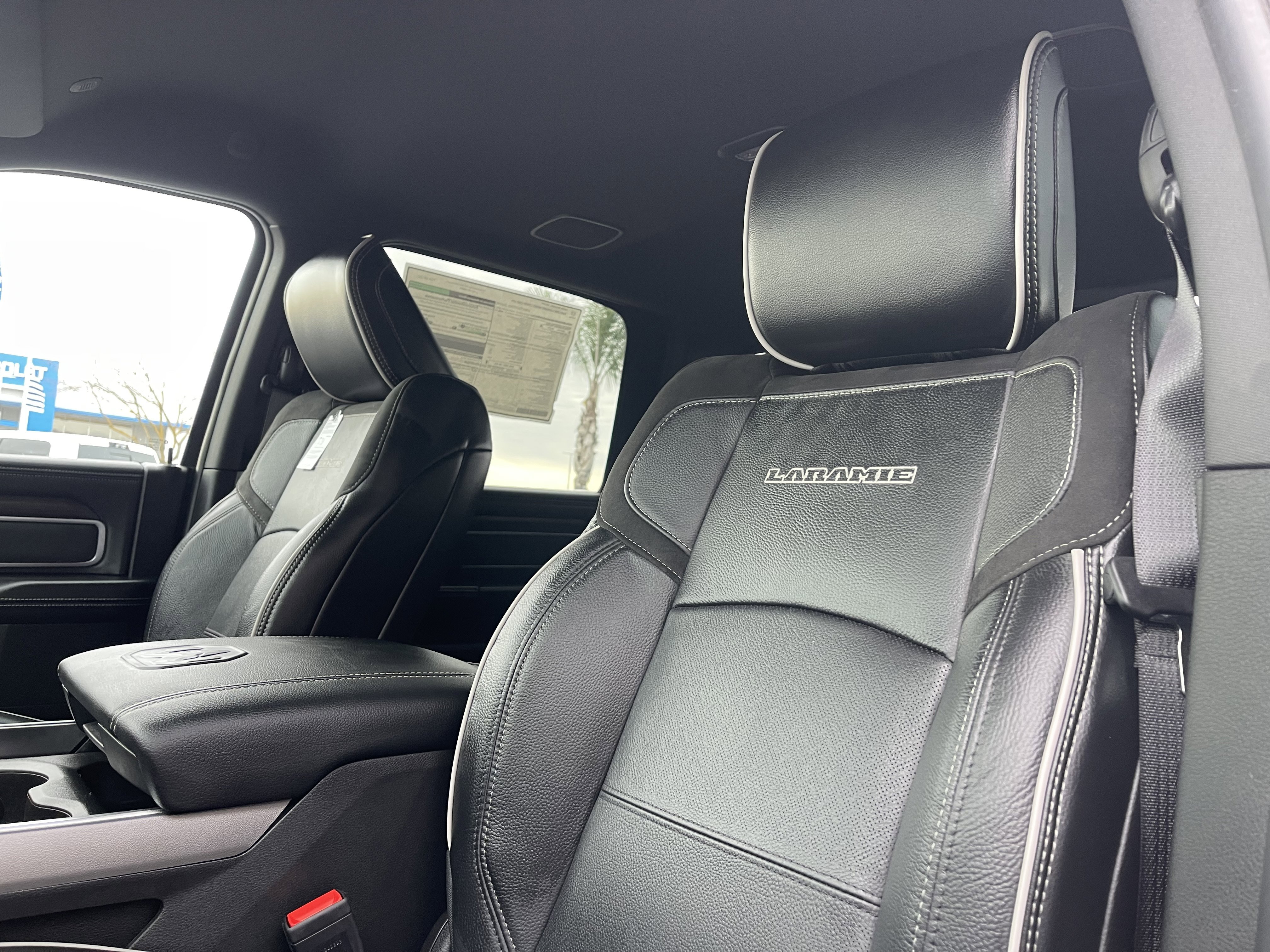 New 2026 Diamond Black Crystal Pearl-Coat Exterior Paint RAM Laramie image 16