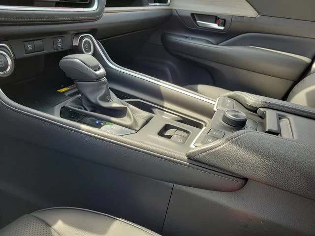 New 2026 Wind Chill Pearl Toyota Platinum image 29