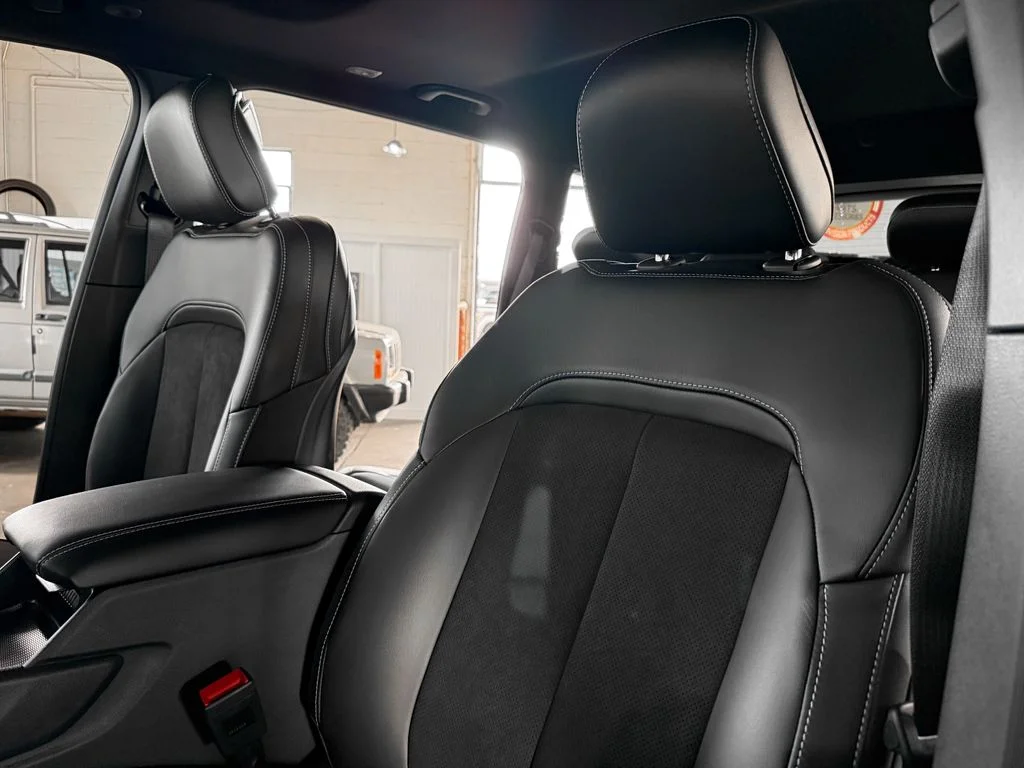New 2026 White/off-white Jeep Laredo image 31
