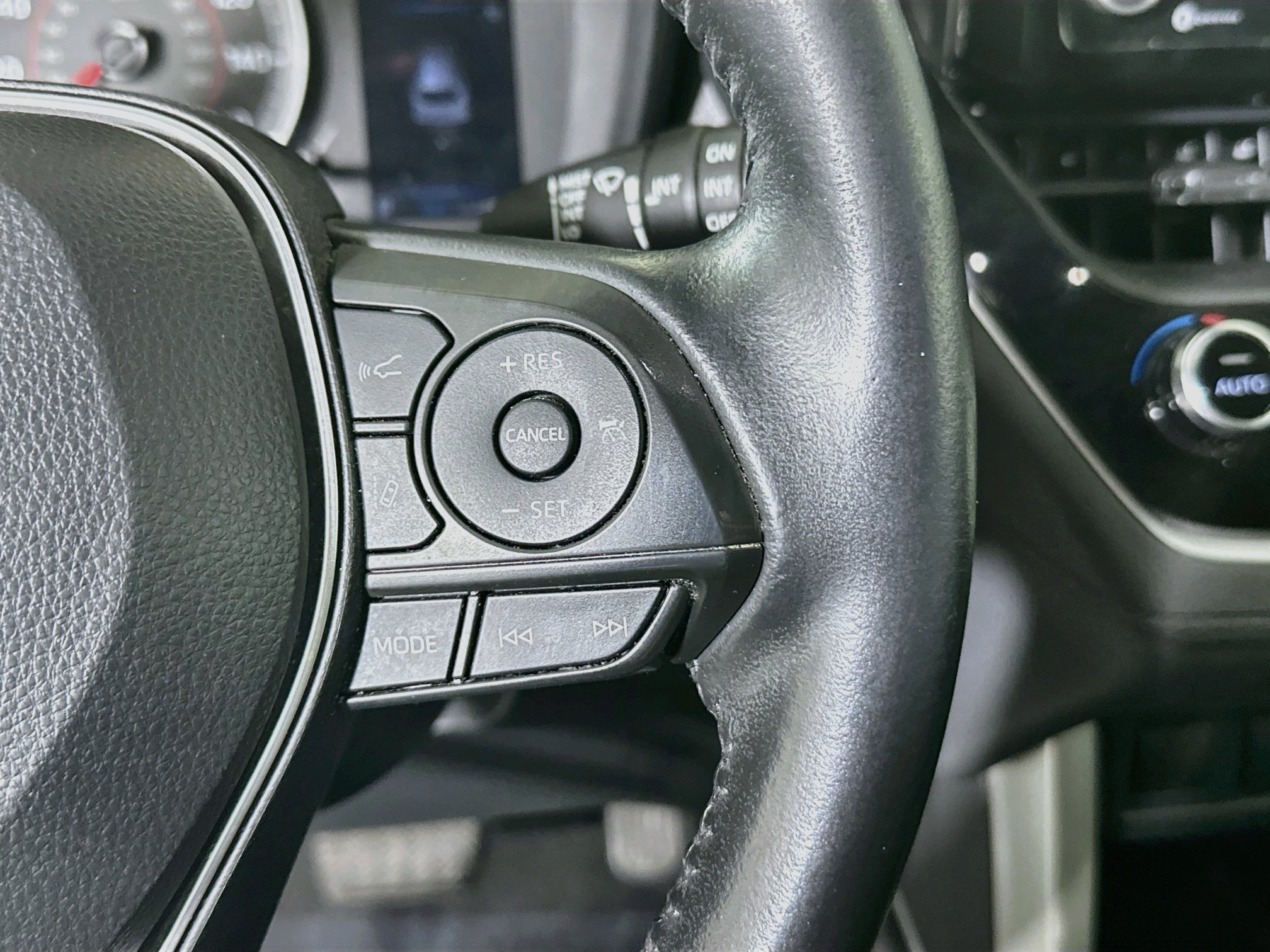 Used 2022 Silver Toyota LE image 17