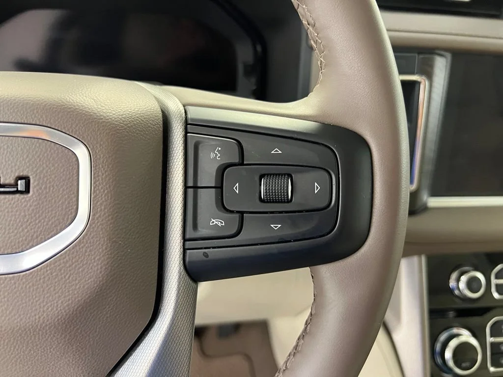 Used 2024 White Frost Tricoat GMC Denali image 21