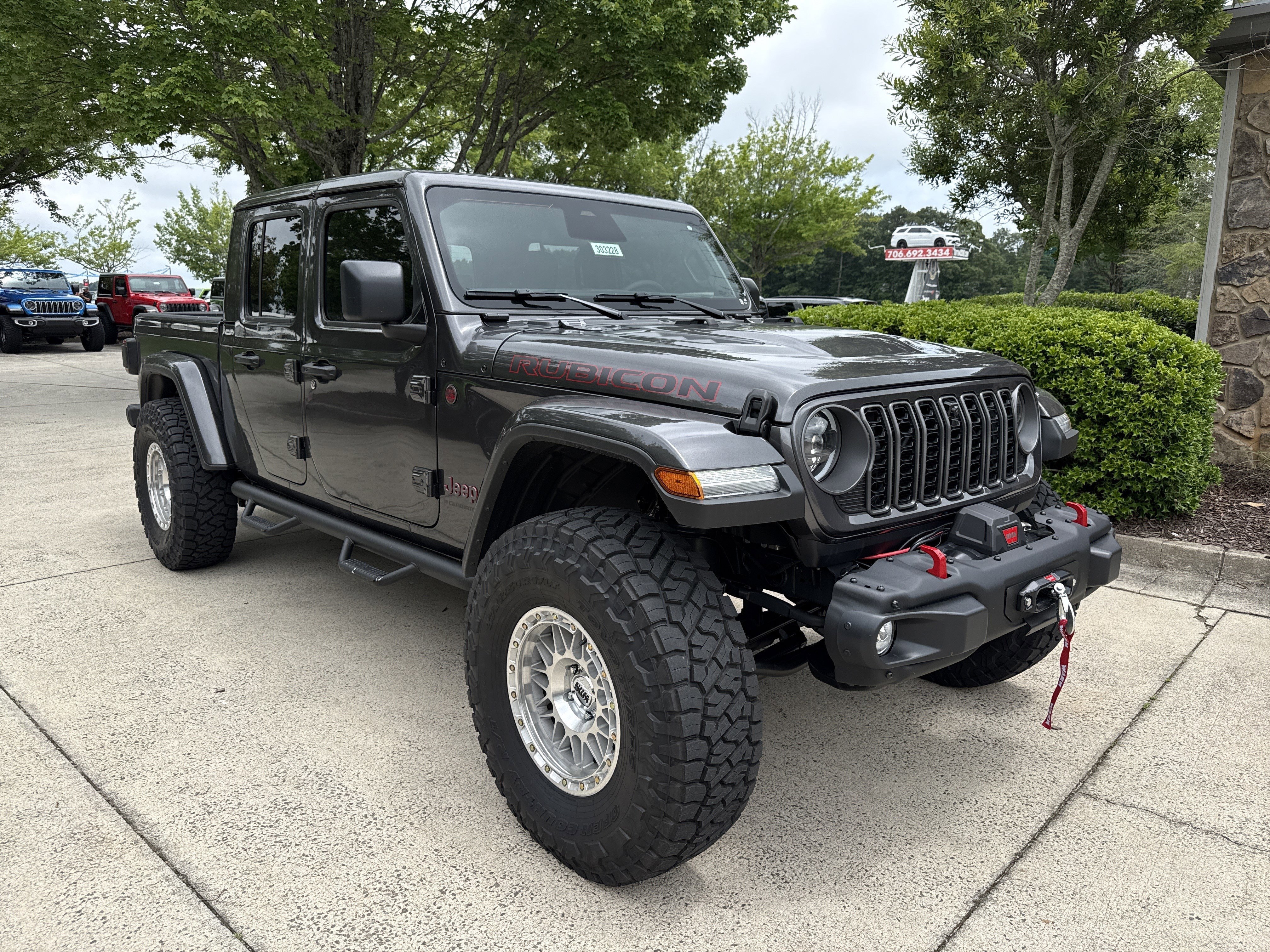 New 2026 Granite Crystal Metallic Clearcoat Jeep Rubicon X image 9