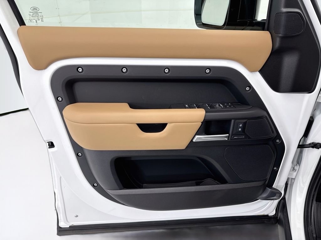 Used 2026 Fuji White Land Rover S image 24