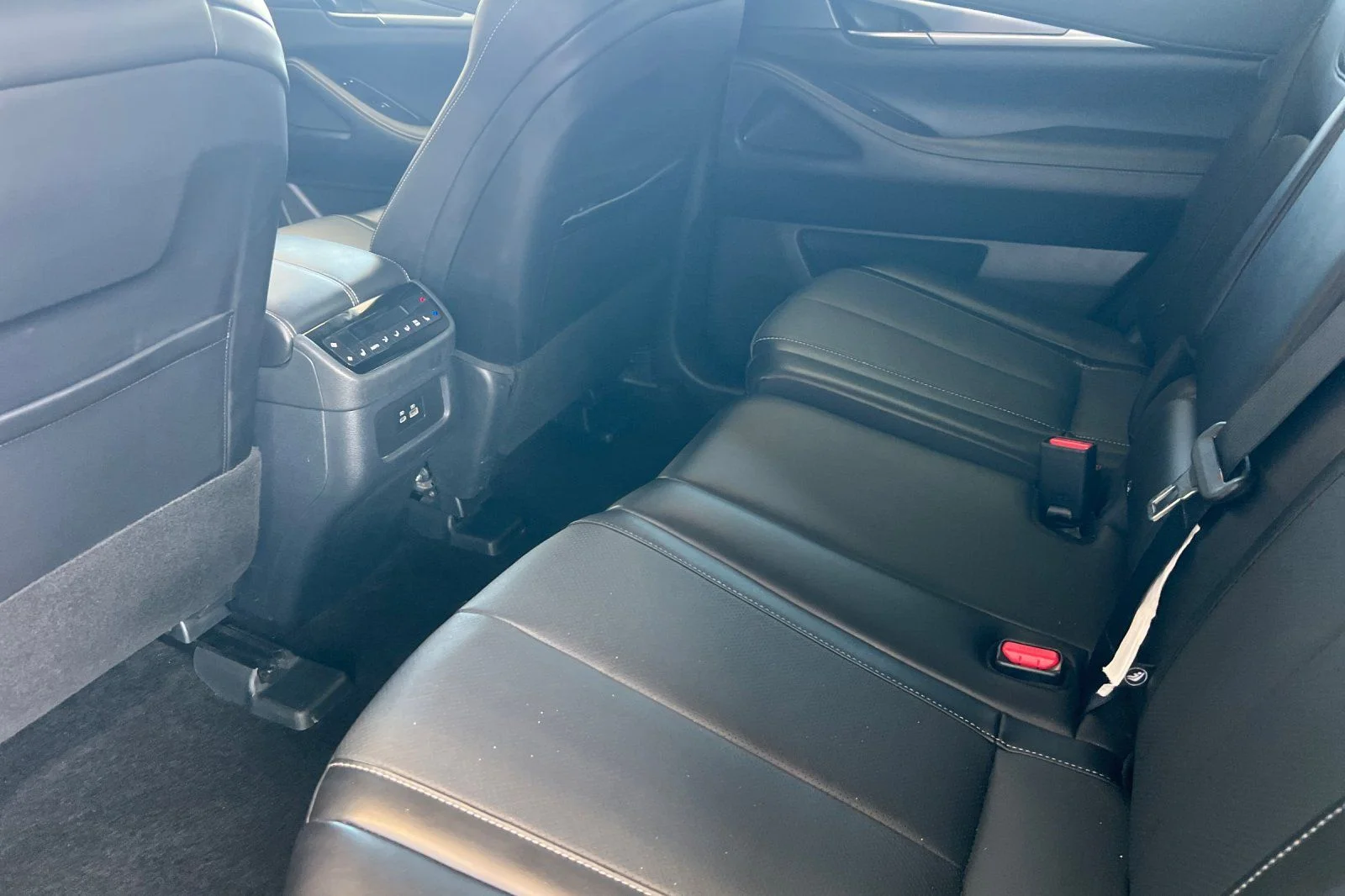 Used 2025 Gray INFINITI LUXE image 9