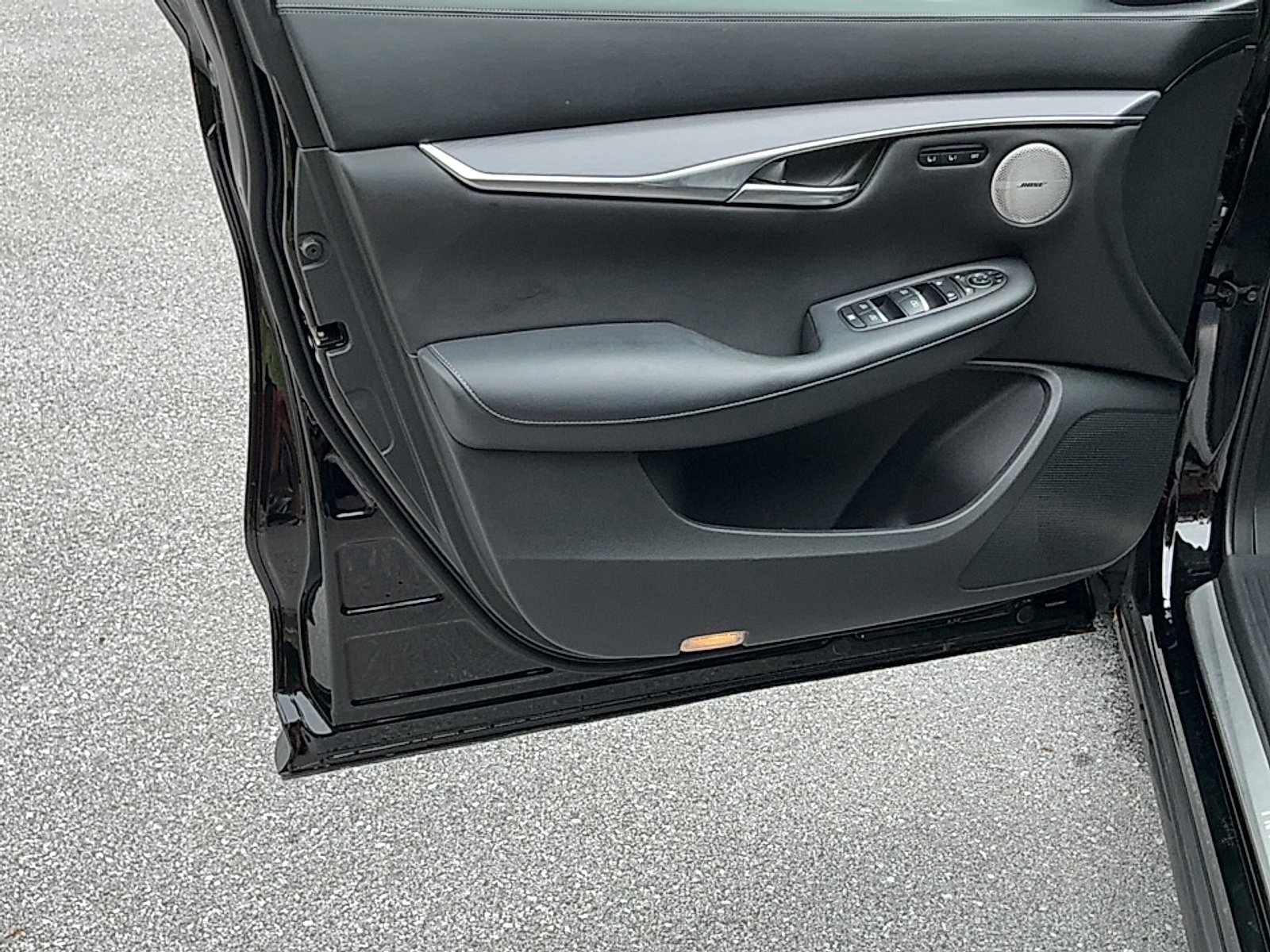 Used 2023 Black Obsidian INFINITI LUXE image 6