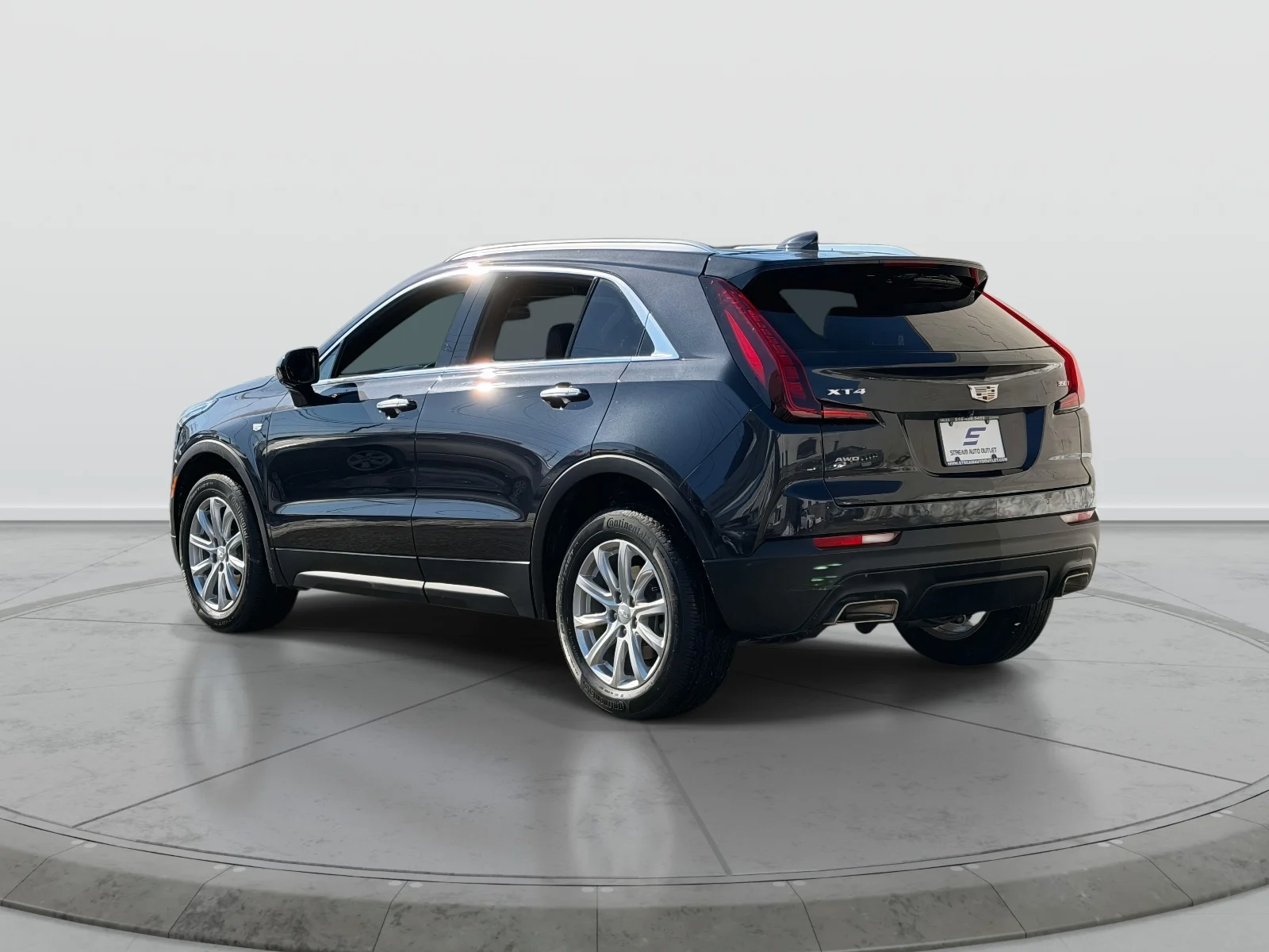 Used 2023 Gray Cadillac Luxury image 5
