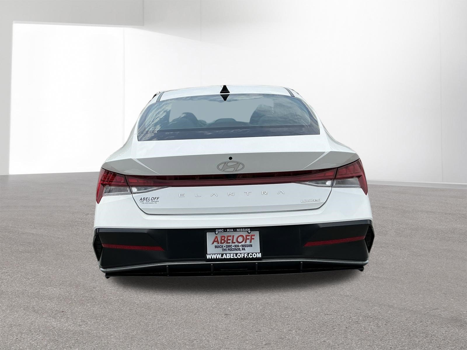 Used 2025 Serenity White Hyundai Limited image 4