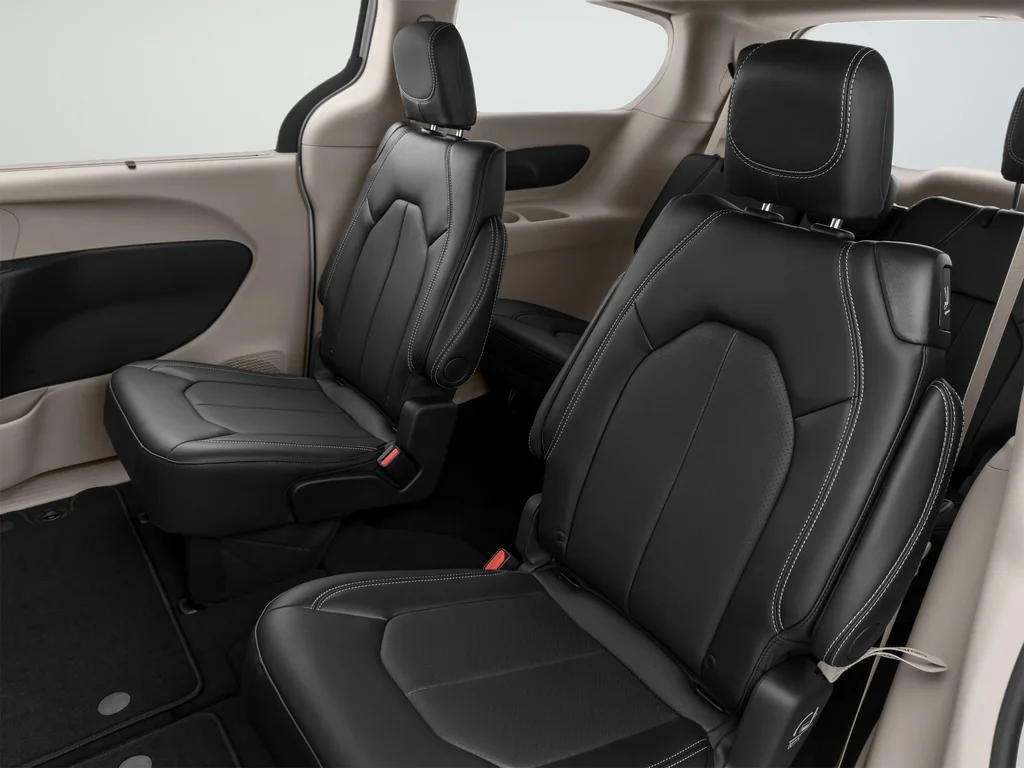 Used 2024 White Chrysler Limited image 18