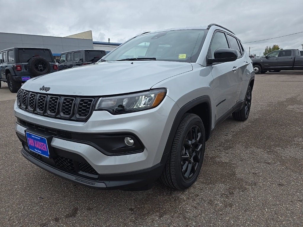 2026 Jeep Compass Latitude photo 2
