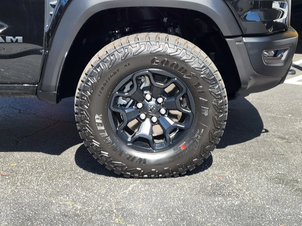 New 2026 Diamond Black Crystal Pearl-Coat Exterior Paint RAM RHO image 23