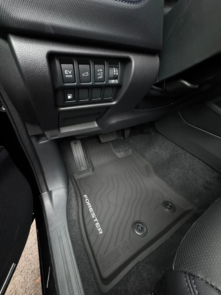 New 2026 CRYSTAL BLACK SILICA Subaru Limited Hybrid image 15