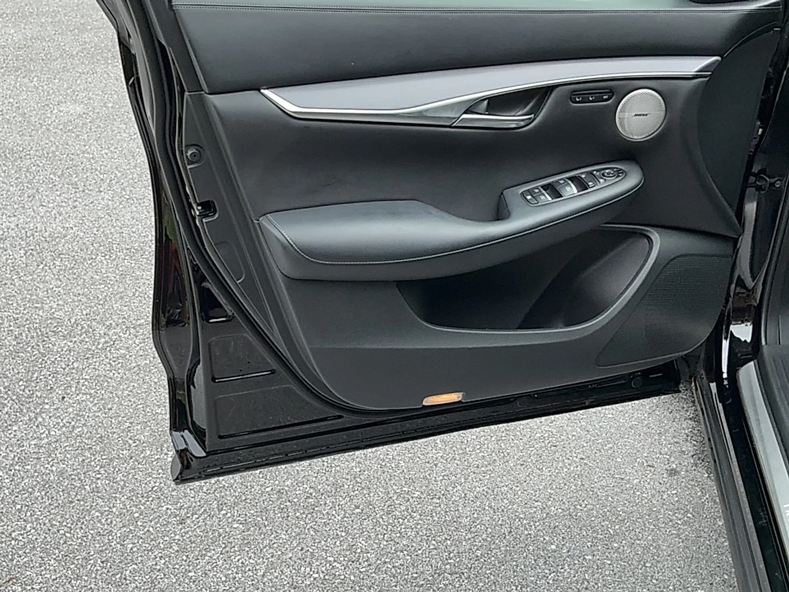 Used 2023 Black Obsidian INFINITI LUXE image 6