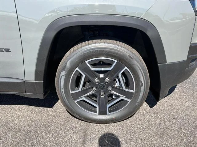 New 2026 Sting-Gray Clear-Coat Exterior Paint Jeep Limited image 9