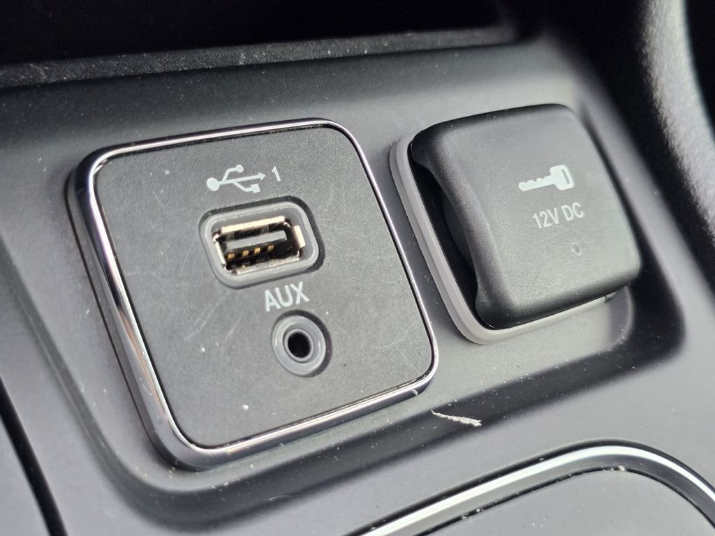 Used 2019 Black Jeep Latitude Plus image 27