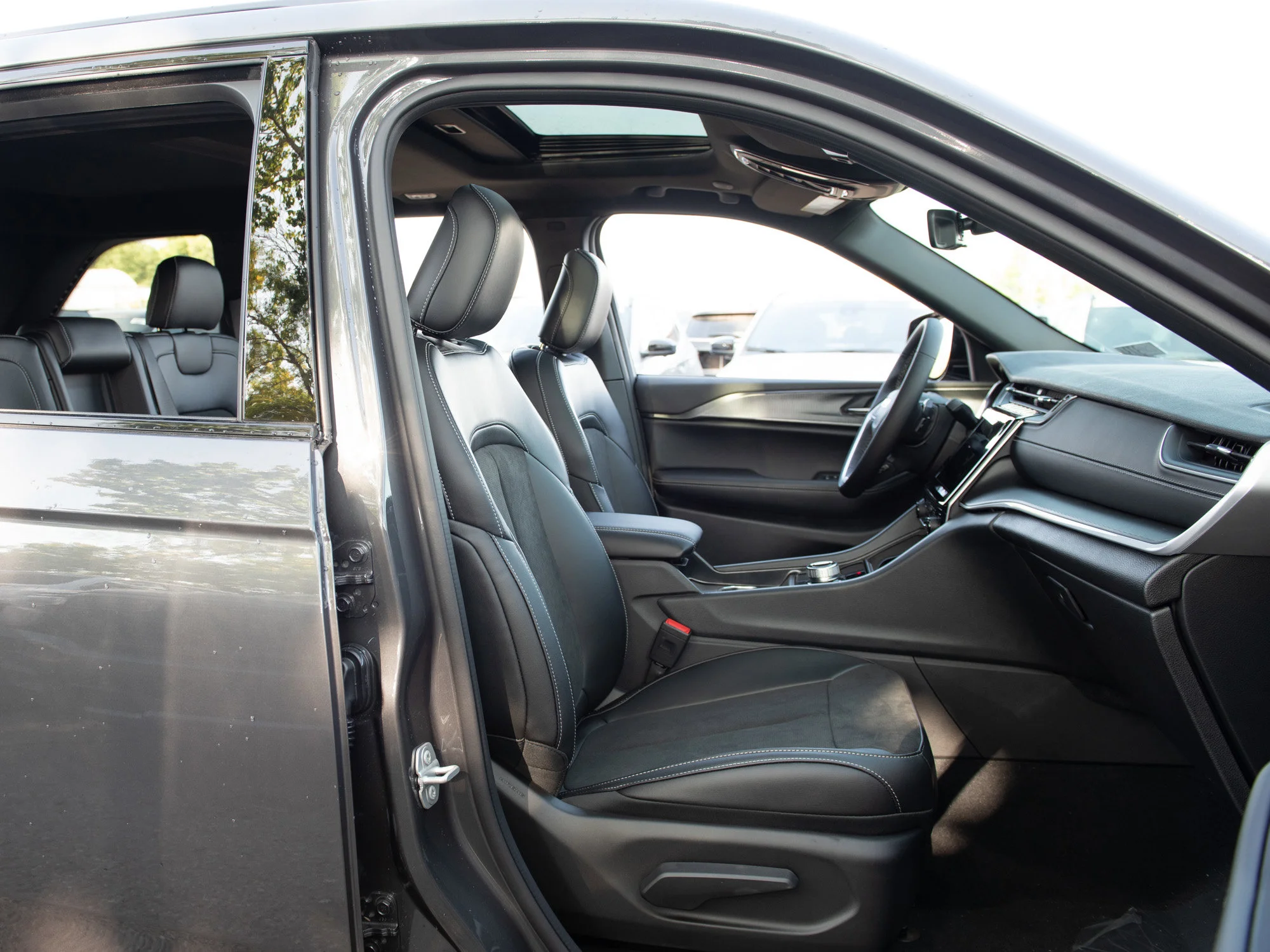 New 2025 Grey Jeep Altitude* 4x4, Sunroof, Remote Start, Heated Leather image 16