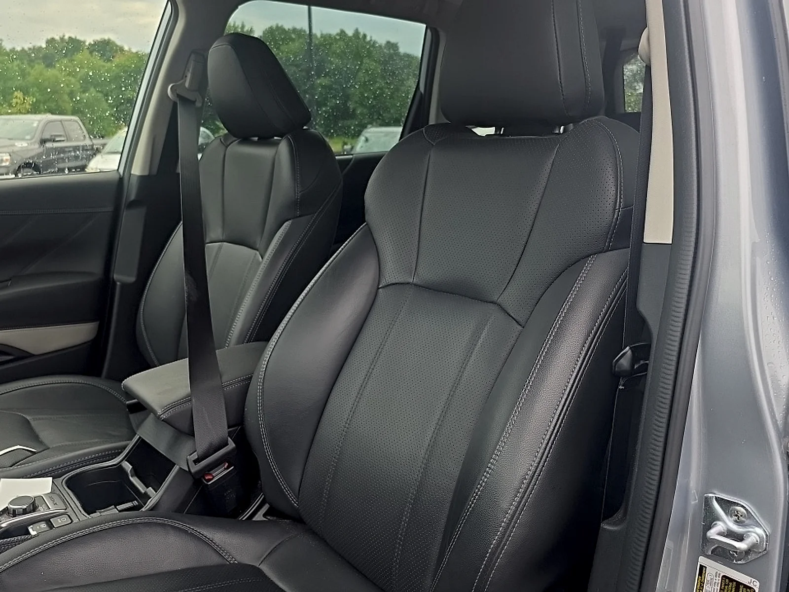 Used 2024 Ice Silver Metallic Subaru Limited image 9