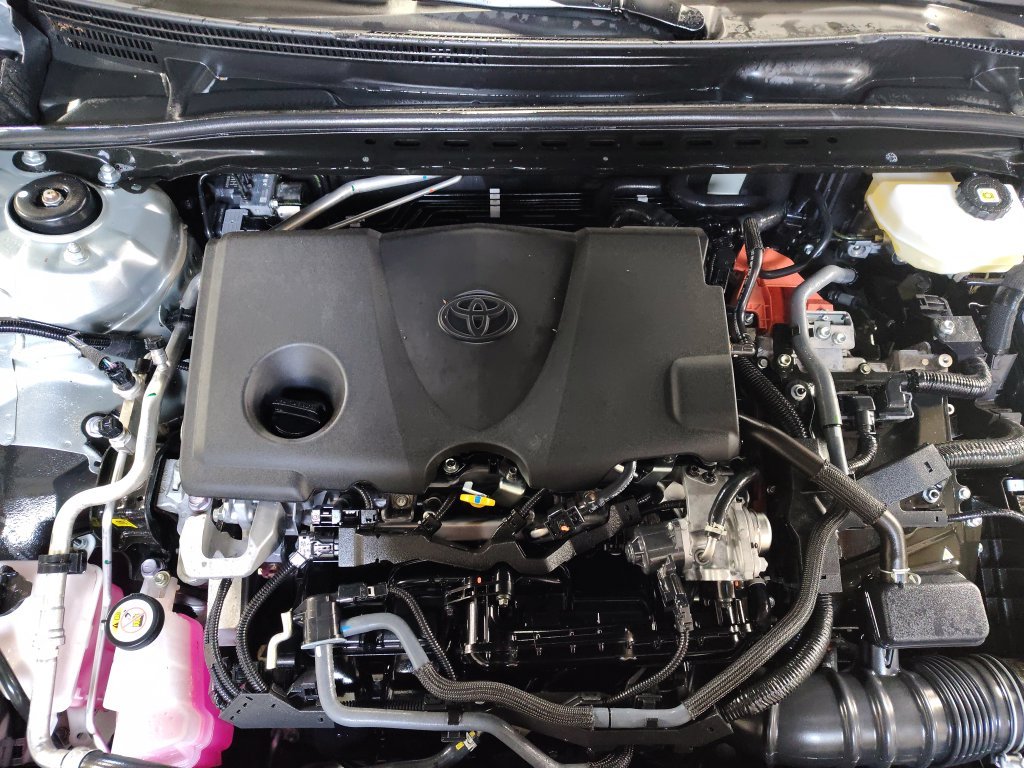 Certified Used 2025 Silver Toyota LE image 9