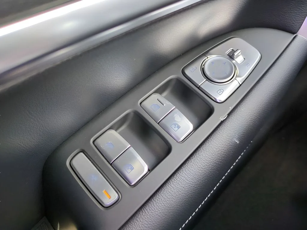 2026 GENESIS G70 Standard - Photo 21