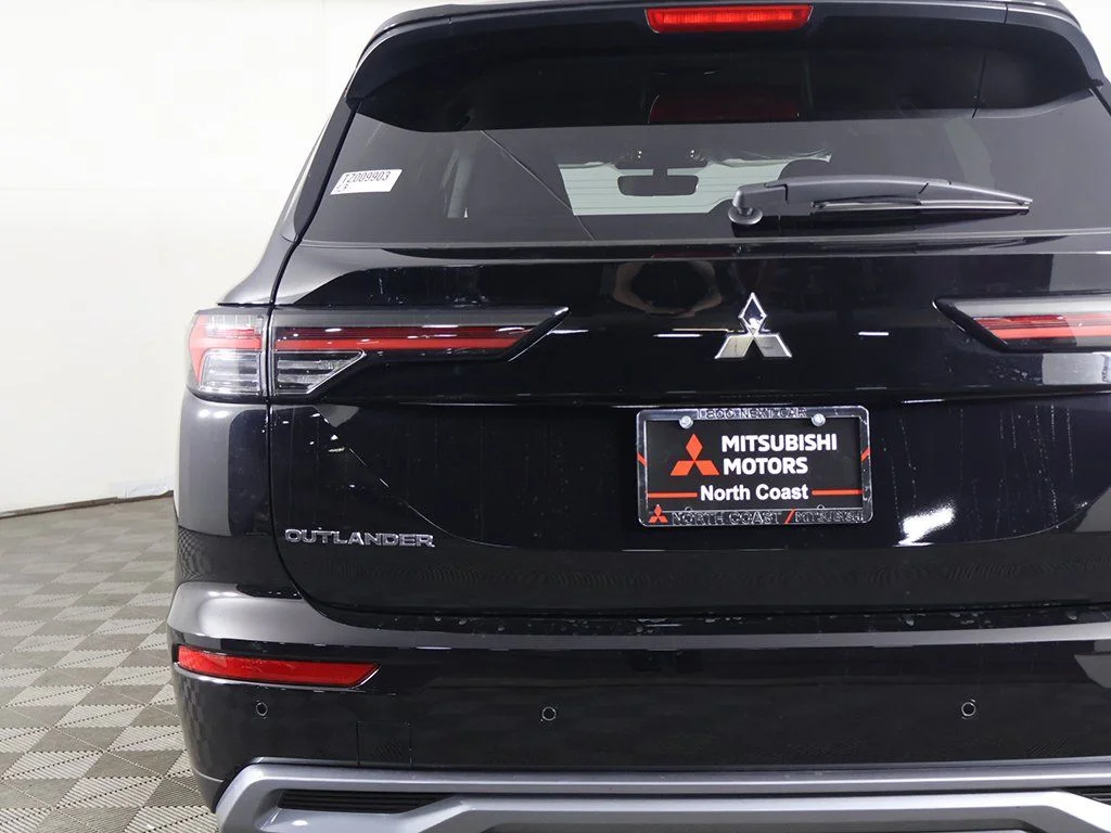 New 2026 Black Mitsubishi SE image 15