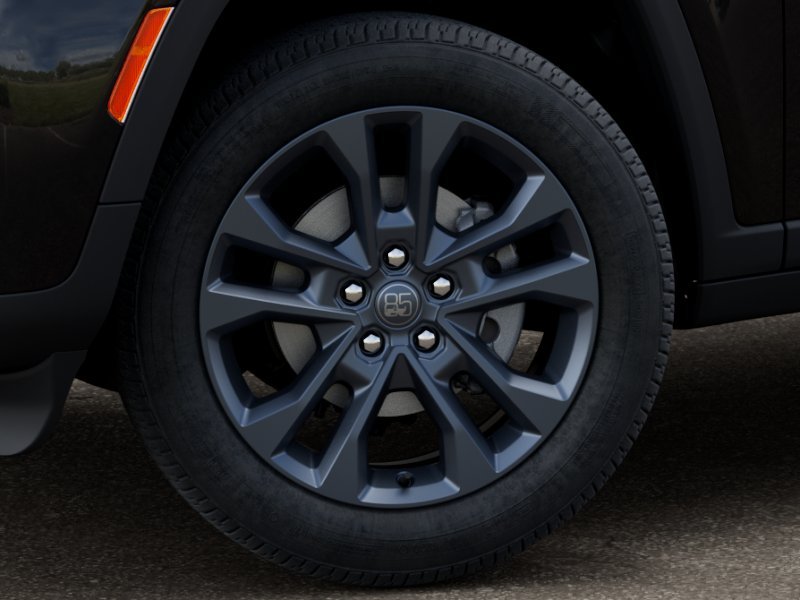 New 2026 Diamond Black Crystal Pearl-Coat Exterior Paint Jeep  image 127