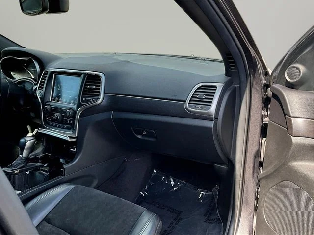 Used 2018 Gray Jeep Altitude image 31