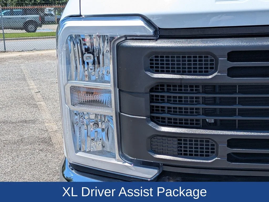 Certified Used 2025 Oxford White Ford XL image 10