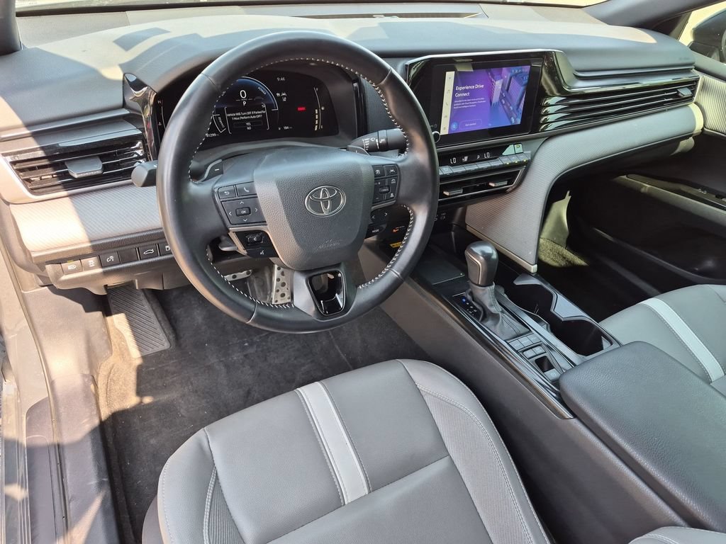 Used 2025  Toyota SE image 16