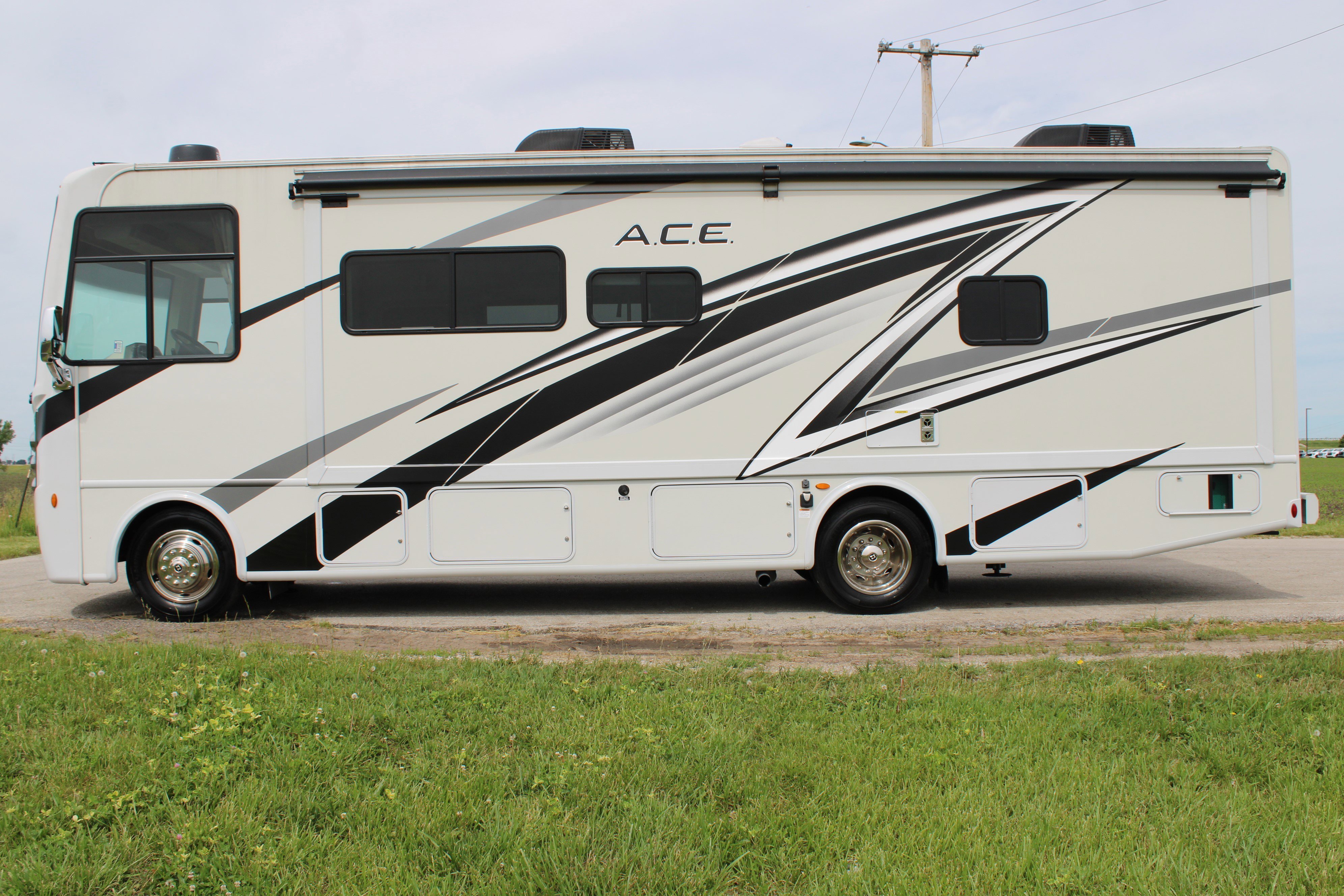 Used 2023 White Ford  image 7