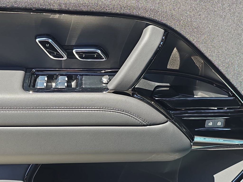 New 2026 Carpathian Grey Land Rover Dynamic SE image 29