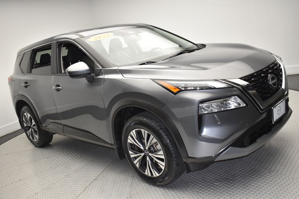 Used 2023 Gray Nissan SV image 3